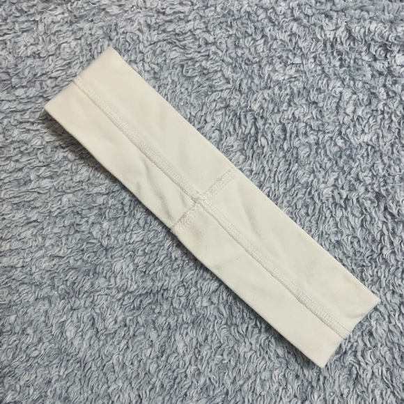 New Lululemon Fly Away Tamer Headband - Picture 3 of 4